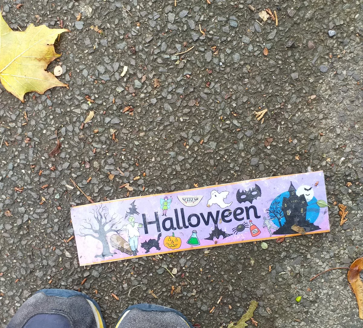 Seen while walking...
The year is almost gone between Hydroxychloroquine and Dexamethasone....