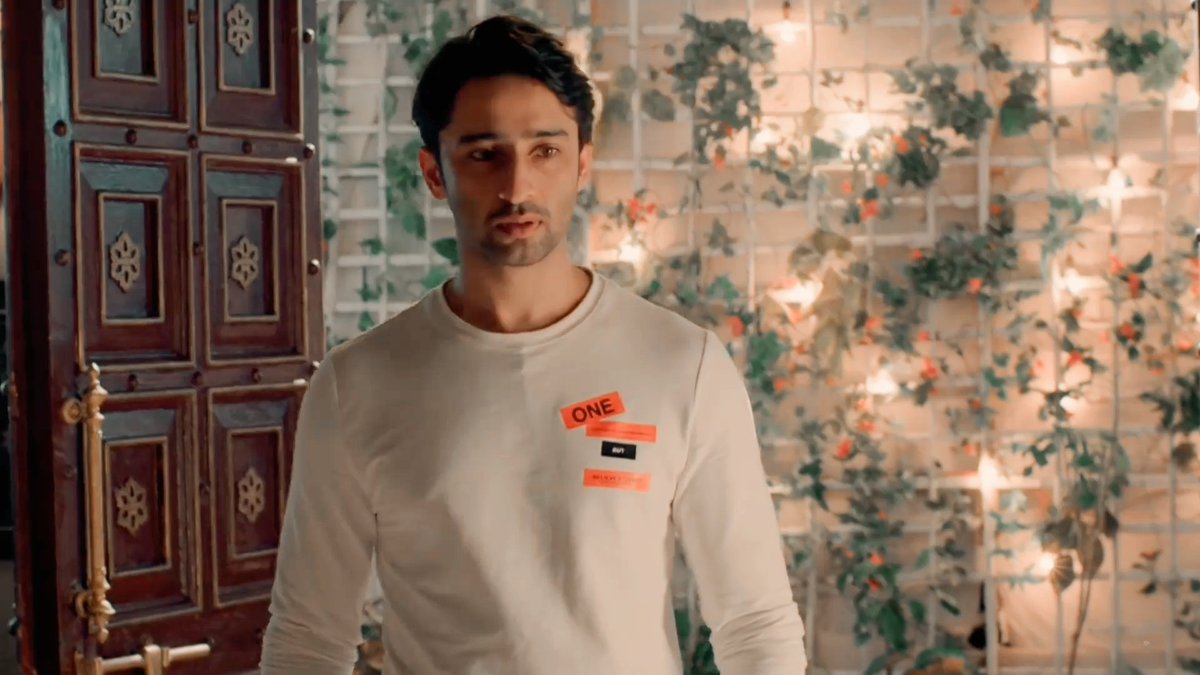 "Iss dharti par jis pal suraj roz sawere ugta hain,Apne liye toh theek usi pal roz dhala hain seene mein"They say silence is eloquent. Words become insignificant when stillness overpowers the capability to express..(1/6) #YehRishteyHainPyaarKe  #ShaheerSheikh  #ShaheerAsAbir