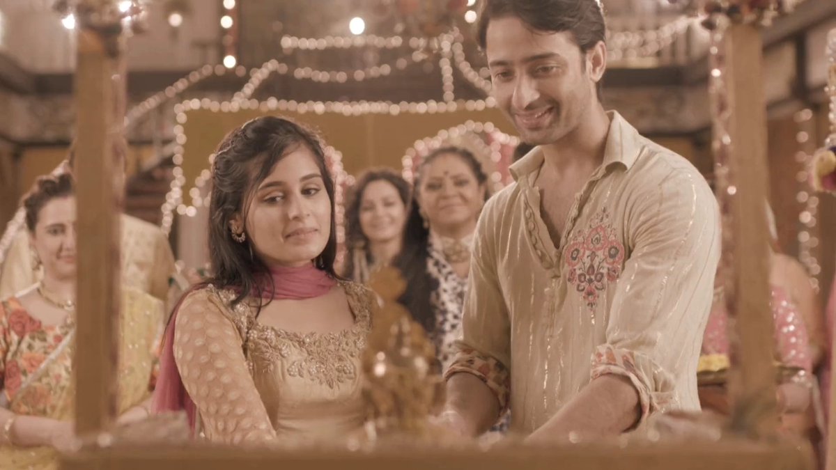 "Iss dharti par jis pal suraj roz sawere ugta hain,Apne liye toh theek usi pal roz dhala hain seene mein"They say silence is eloquent. Words become insignificant when stillness overpowers the capability to express..(1/6) #YehRishteyHainPyaarKe  #ShaheerSheikh  #ShaheerAsAbir