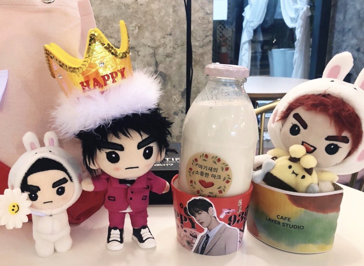 honeybee_70422's tweet photo. 사람이 많아서 두번째 가서야 터리랑 겨우 몇컷 찍어온🥺!!! 핑크핑크하게 마크마크한 레이어 스튜디오🐰🍓💓 감사합니다😭 @happy9394day 
#GOT7 #갓세븐 #MarkTuan #마크

#아가새의소중한마크_생일축하해
#ForeverWithMarkTuanDay @marktuan https://t.co/aPdBVOvYsg