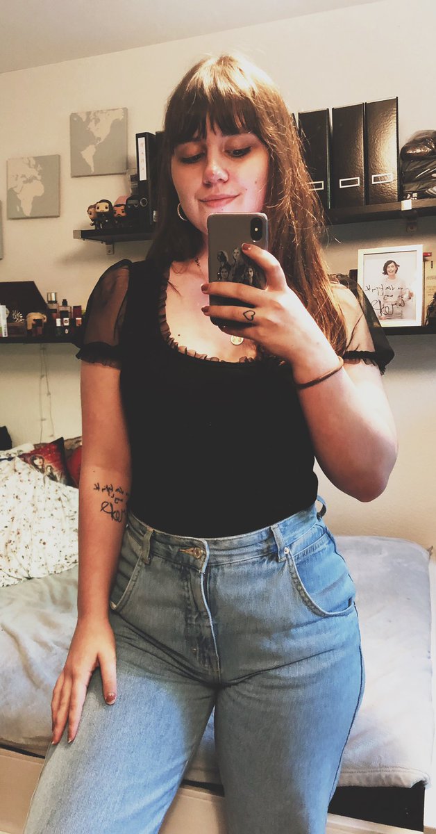 don‘t think i‘ve ever posted a body picture like this before, i‘m always so insecure about my thunder thighs but today i felt very good about myself for some reason. remember that you are more than the number on the scale. you are perfect the way you are. you are enough. 🥰