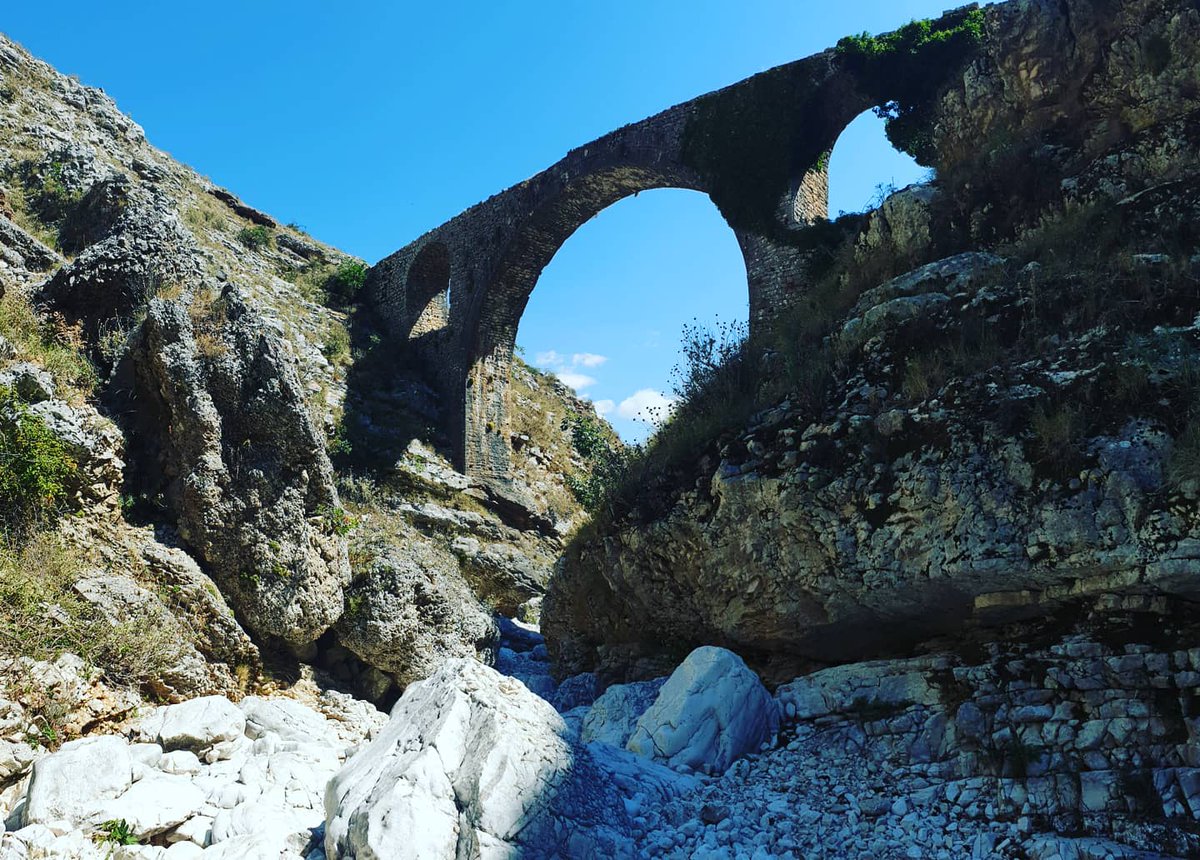 Took the bus line to Dunavat from Hotel Musée up to the last stop and then hiked for about 15 minutes to this old bridge of Ali Pashë Tepelena. I was the only person there 🤷🏻‍♀️

But it was a good hike and lovely scenery 😊

#visitgjirokastra #gjirokastra #coloursofalbania