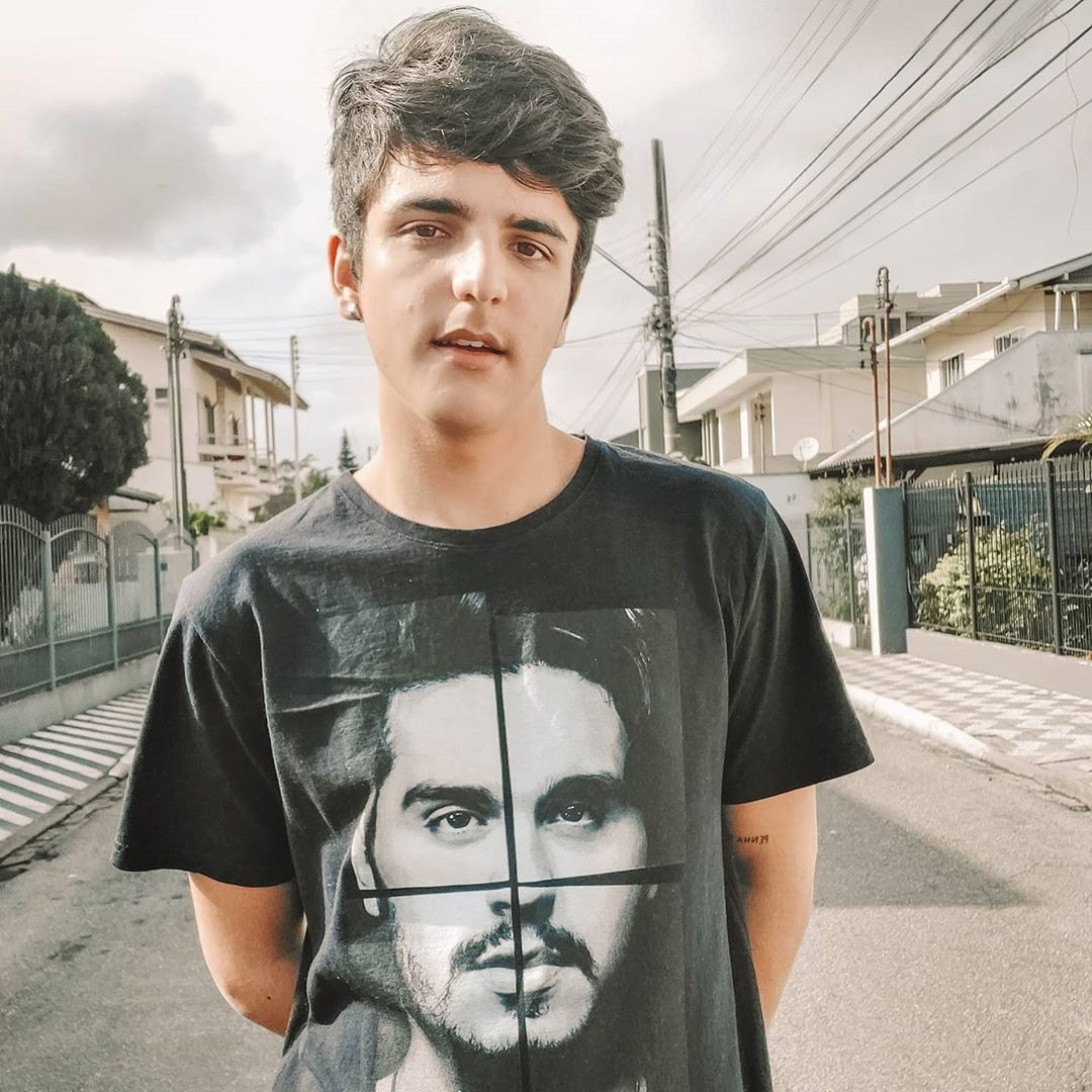 LuanSantanaShop's tweet image. Essa camiseta é TÃAAAAO linda 🤩 e ficou ainda mais incrível no @olucasuller concordam? ❤️

⭐ Corre pro site migx, e garante seu  produtinho oficial do Luan! 👉 bit.ly/3gRYlIt 

#LuanSantana #LuanSantanaShop #LSShop