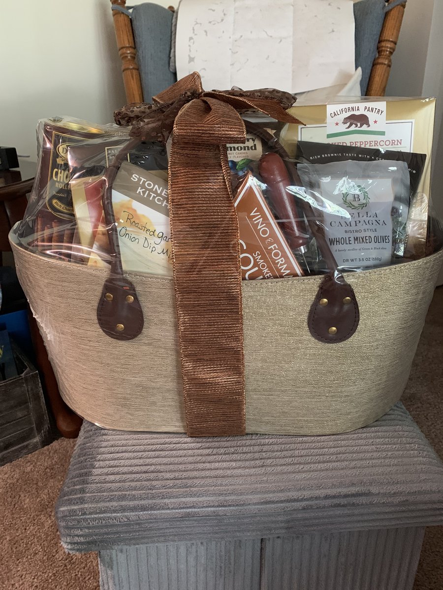 gloriabell's tweet photo. Gotta love a company that sends you snacks! Thanks @CompTIA! #comptiaperks https://t.co/HThkWnQ3m9