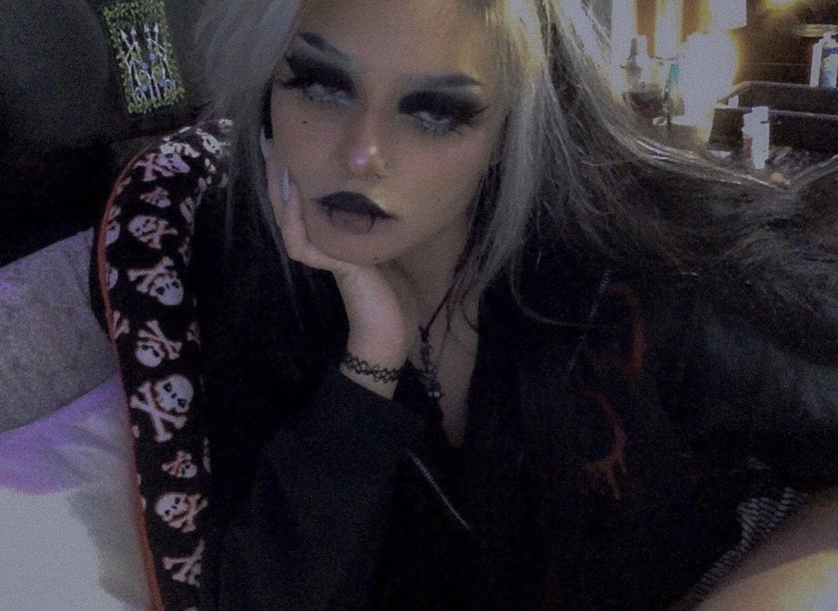 nsfwvicc's tweet photo. ur vampire gf https://t.co/TRIx4Rhs5U