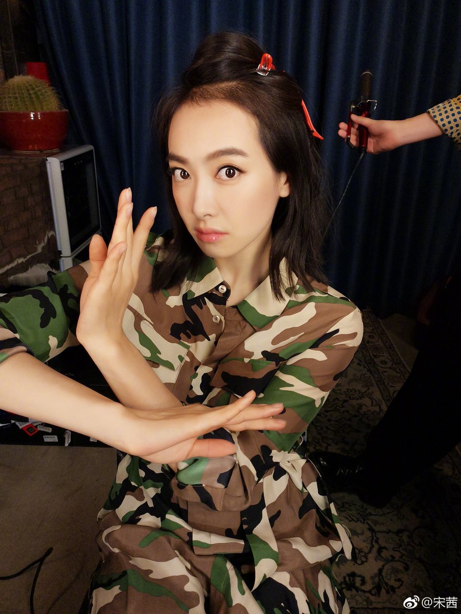 AffxtionGlobal's tweet photo. To Victoria, being a leader is a heavy responsibility but you always carry it. Being away from your family and members at the same time makes it even harder. Thank you for leading, loving and holding this group together 
#11YearsWithfx
#PureLovefx https://t.co/MxYsGHiTEb