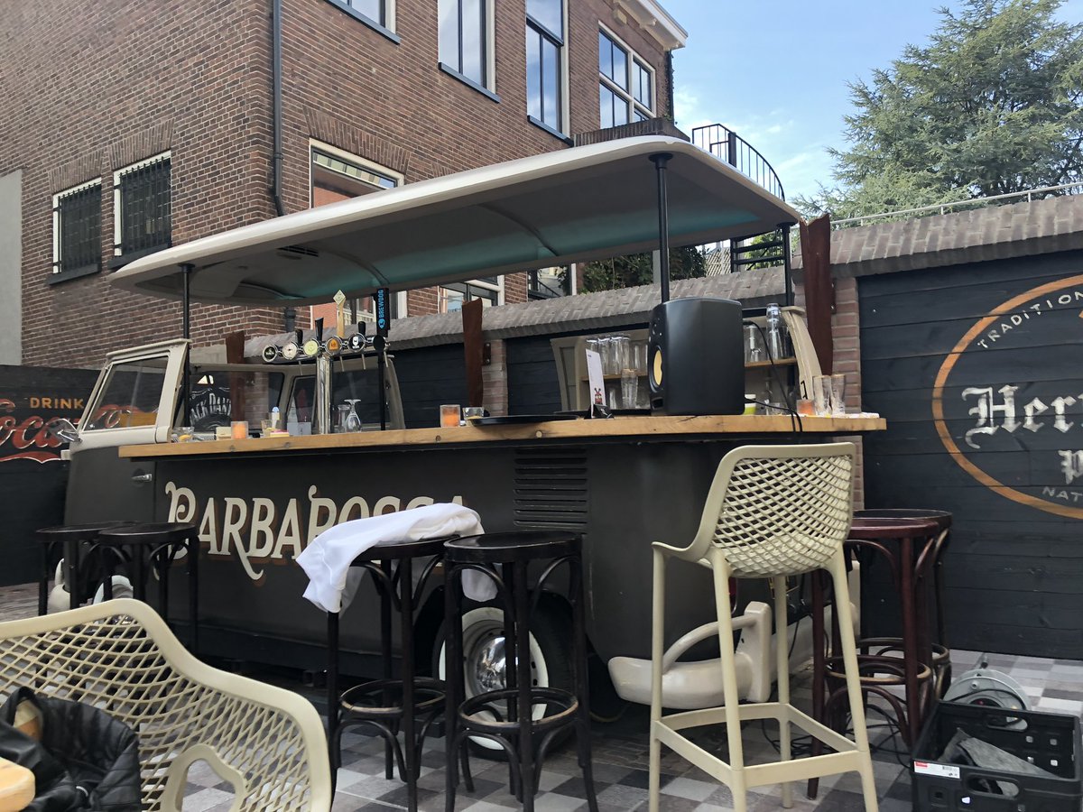 basbaalmans's tweet photo. Aanwezig bij @de_mannetjes in de @DogsBollocksPub ! #vrimibo #debabbel #vollebak @FoundedinGro @joostvankeulen @lntehupuring https://t.co/nwYHE6854K