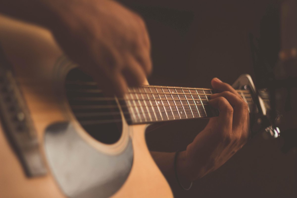 CollectiveCalm's tweet photo. Listening to music has been proven to reduce anxiety, improve sleep quality and heighten one's general mood. What are you going to be listening to this weekend? 

https://t.co/KFsTbsgrPN

#Calm #Music #Mind #Relax #WeekendVibes #CalmTips #Anxiety #Mood #Mindfulness #Weekend https://t.co/VYdCAzBezA