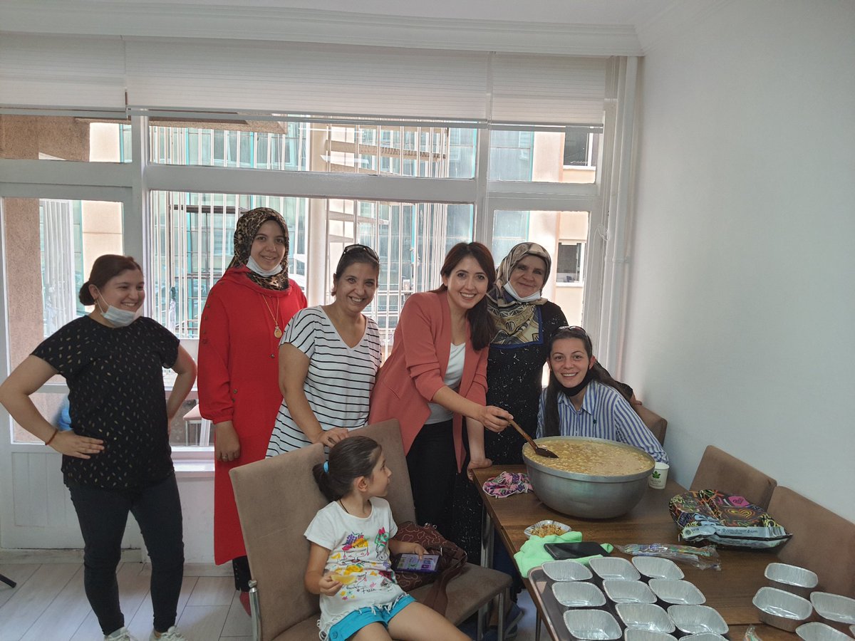 gelecekkadin06's tweet photo. Ankara İl Kadın Kolları ailesi olarak il binamızda aşure programı gerçekleştirdik. 
Katılımları için İl başkanımıza, il ailemize Gençlik Kollarımıza, İlçe Kadın Kollarımıza teşekkür ederiz. 
Bereket GELECEK'te ☘

@Ahmet_Davutoglu 
@feramuzustun 
@NimetBolluk https://t.co/Lw72RWd5TU