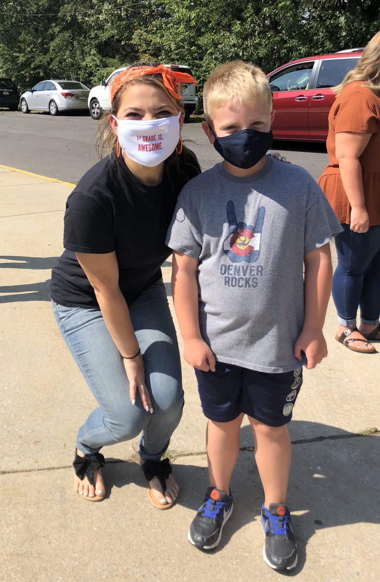 mrswoodsbcs's tweet photo. Picking up Brody’s supplies for remote learning. First grade—here he comes!! 💙🍎 @MissFlemingCHPS @WoodsBCS @TPaineIES https://t.co/TwlWhezLG8