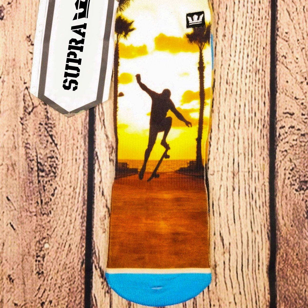 stuffsocoolph's tweet photo. ONHAND

P450

SUPRA "SUNSET BEACH" CREW SOCKS
Size:
6 - 12 Mens US
BRAND NEW / ORIGINAL

#sscoph #stuffsocoolph #suprafootwear #suprabrand #skatesocks #socks #skatebrand #philippineskateboarding #palawanskateboarding #skatesupply #skateessentials #skateshop #onlinestore https://t.co/E39SgGmlbz
