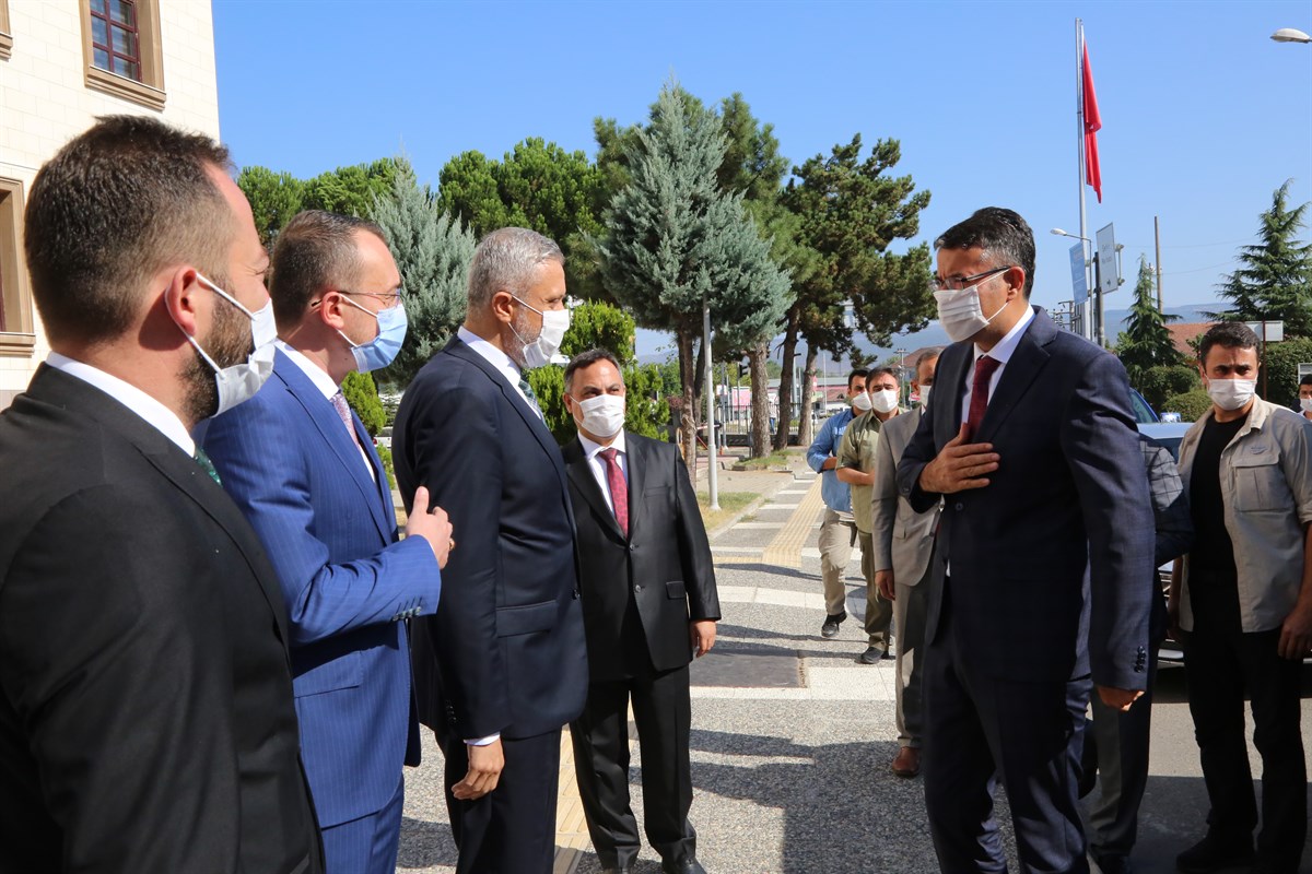 KutahyadanHaber's tweet photo. Vatandaşı dinledi telefonla talimatı verdi https://t.co/5m0yw8TkOr @KutahyadanHaber aracılığıyla
#kutahyahaber #kutahyadanhaber #kutahya #haber #kutahyahaberleri #kutahyahabersondakika #polis #emniyet #kutahyakaza #valialicelik #simaveynal #destekaciklamasi @alicelik_64 https://t.co/S8jXswY43j