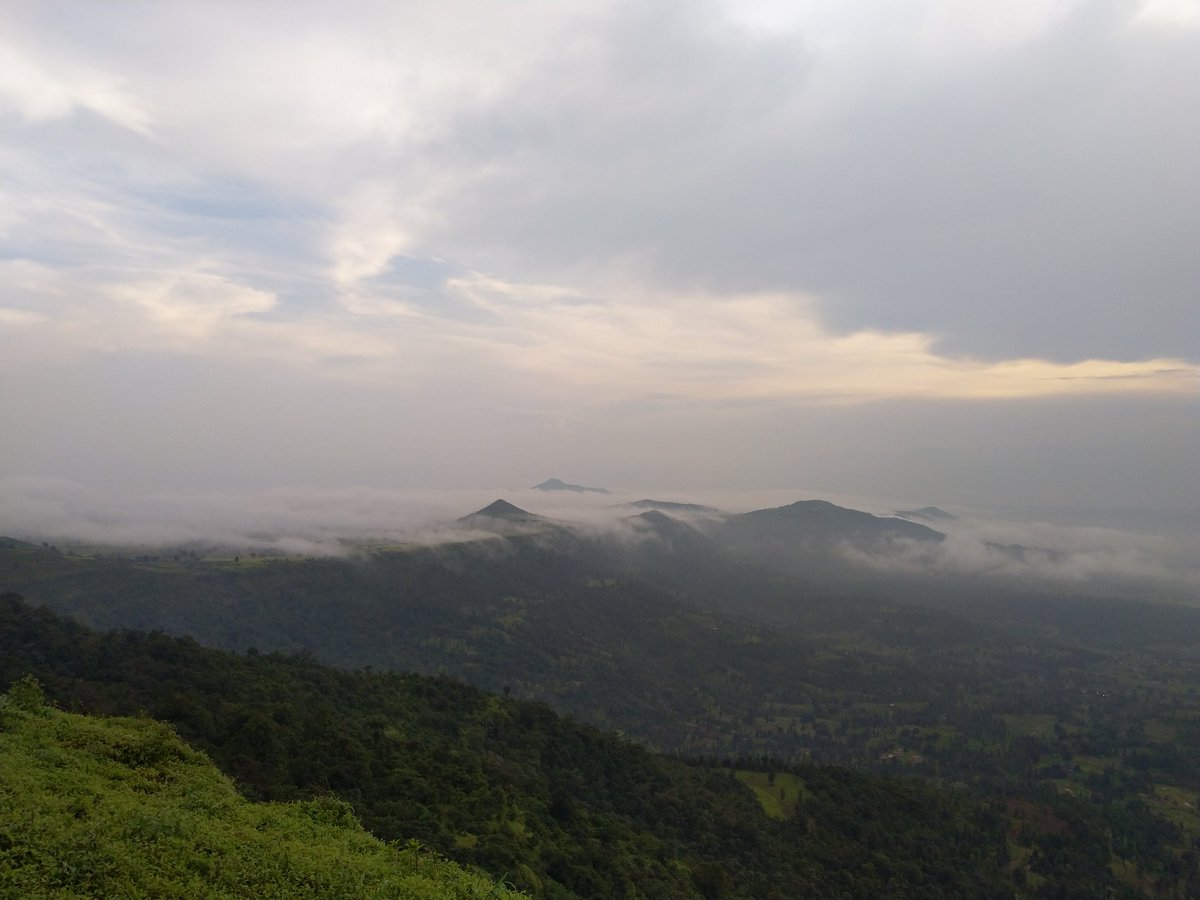 nirmalpatel89's tweet image. The table point of view at saputara what a smashing climate such a wonderful day #saputara #tablepoint #clouds #Atmosphere #smashing #NaturePhotography #naturelovers #NaturalBeauty #dang #superb