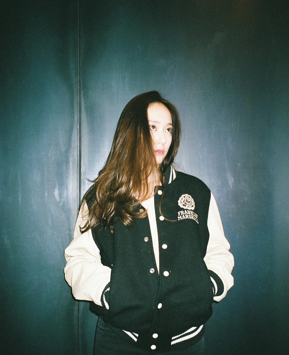 AffxtionGlobal's tweet photo. To Krystal, the lovable and hardworking maknae. Being the maknae makes it hard and special at the same time, keeping the group happy and energetic. Thank you for doing a lot great things for f(x) like kissing and hugging them to feel better. #11YearsWithfx
#PureLovefx https://t.co/BBQfKBnszS