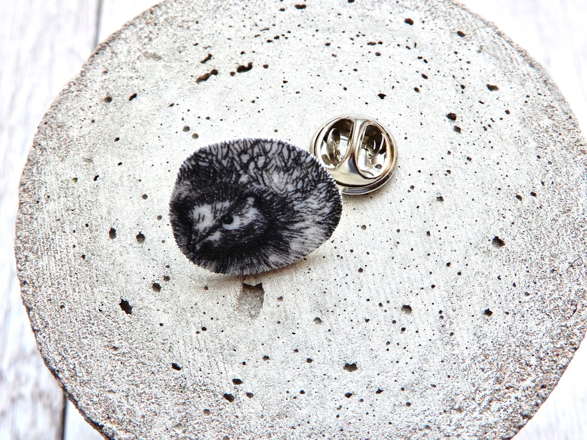 buck_lj's tweet photo. Hedgehog Tie Pin, Hedgehog Badge, Animal Tie Tack, Wedding Pin For Groom, Thank You Gift For Him, Cute Hedgehog Lover Gift, Birthday Gifts. https://t.co/7pDqIEM9gl #Slumbermonkey #Etsy #StepDadGift https://t.co/cD95vuJics