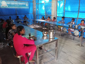 On the occasion of Janasenani  @PawanKalyanbirthday our Janasainiks arranged afternoon lunch for few childrens at SafeCharitableTrust and donated rice bags, some daily needs & sanitizers, masks. #JanasevaJanasuraksha