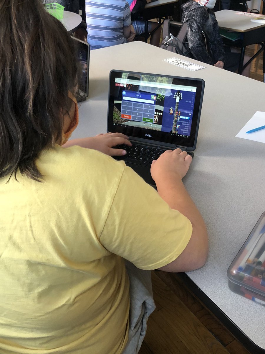 MissThomasIn6th's tweet photo. We LOVE @TTRockStars!! Competition and student engagement is high in room 16. 🎸 https://t.co/HS7iwygYdC