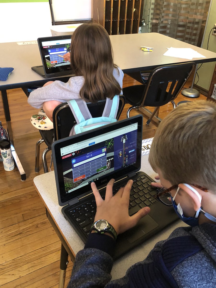 MissThomasIn6th's tweet photo. We LOVE @TTRockStars!! Competition and student engagement is high in room 16. 🎸 https://t.co/HS7iwygYdC