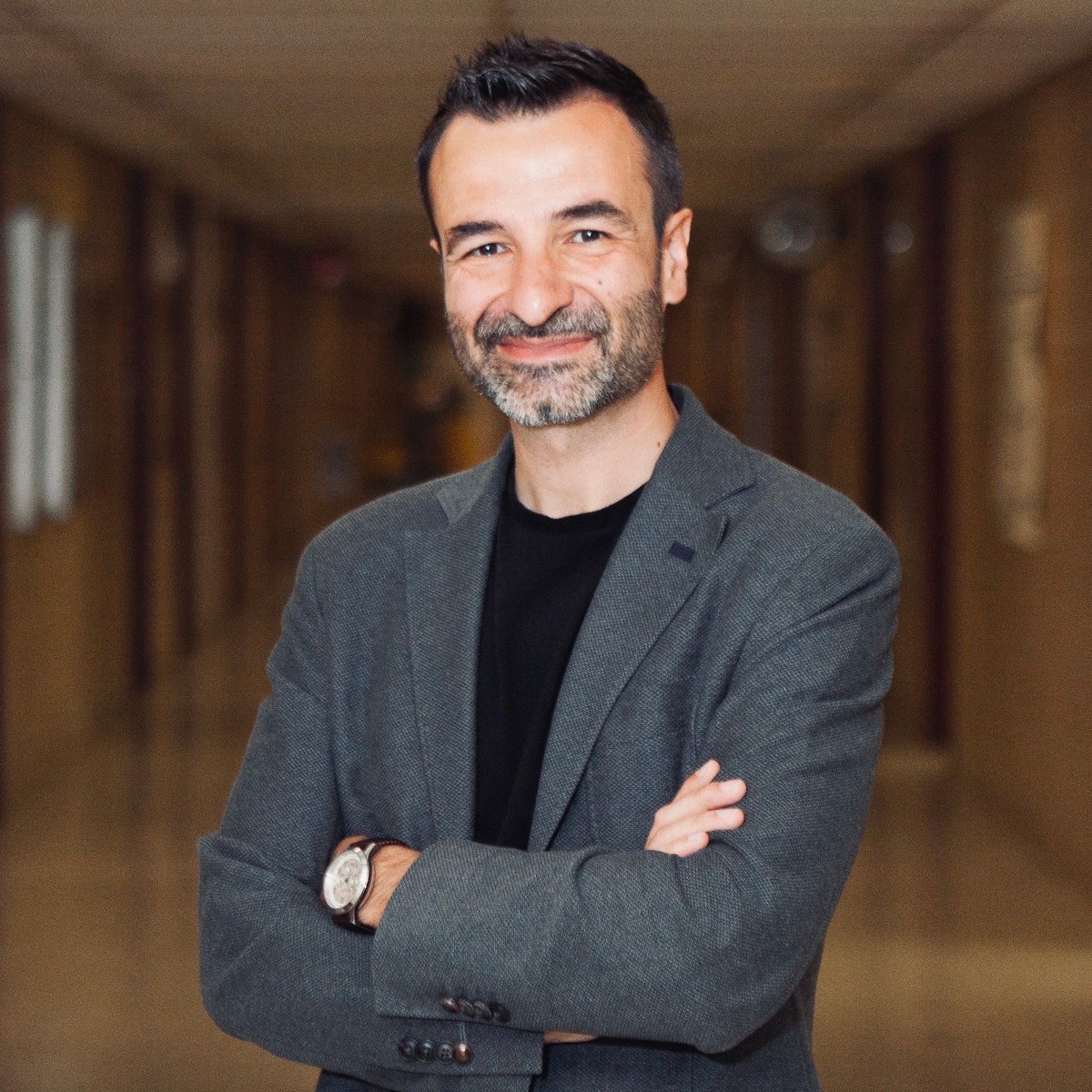 RiscoLab's tweet photo. Conoce a José Pedro Cerón (@jpcer0n).

El modelado molecular permite predecir los procesos clave detrás de los procesos biológicos.

José Pedro aplica técnicas de química computacional para descubrir cuáles de nuestras moléculas pueden ser efectivas contra al nuevo coronavirus. https://t.co/B9kvxviAfI