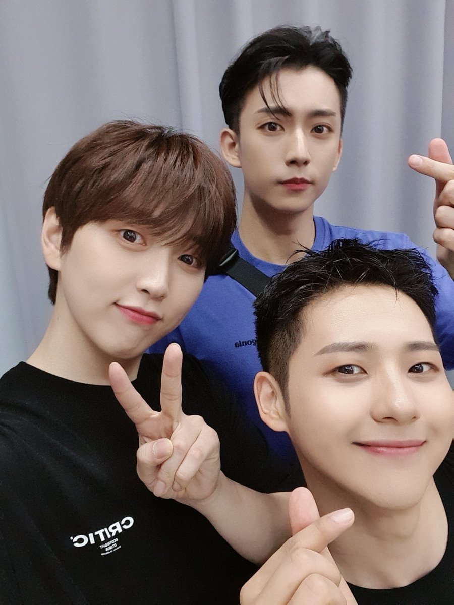 WM콘서트 너무너무 행복하고 즐거웠어요
#바나 #미라클 #퓨즈
모두 여러분 덕분이에요
너무너무 사랑해요!!
#B1A4 #OHMYGIRL #ONF 
#WM 사랑합니다~~~
여러분 꿈에서도 우리가 함께했으면 해요♡♡