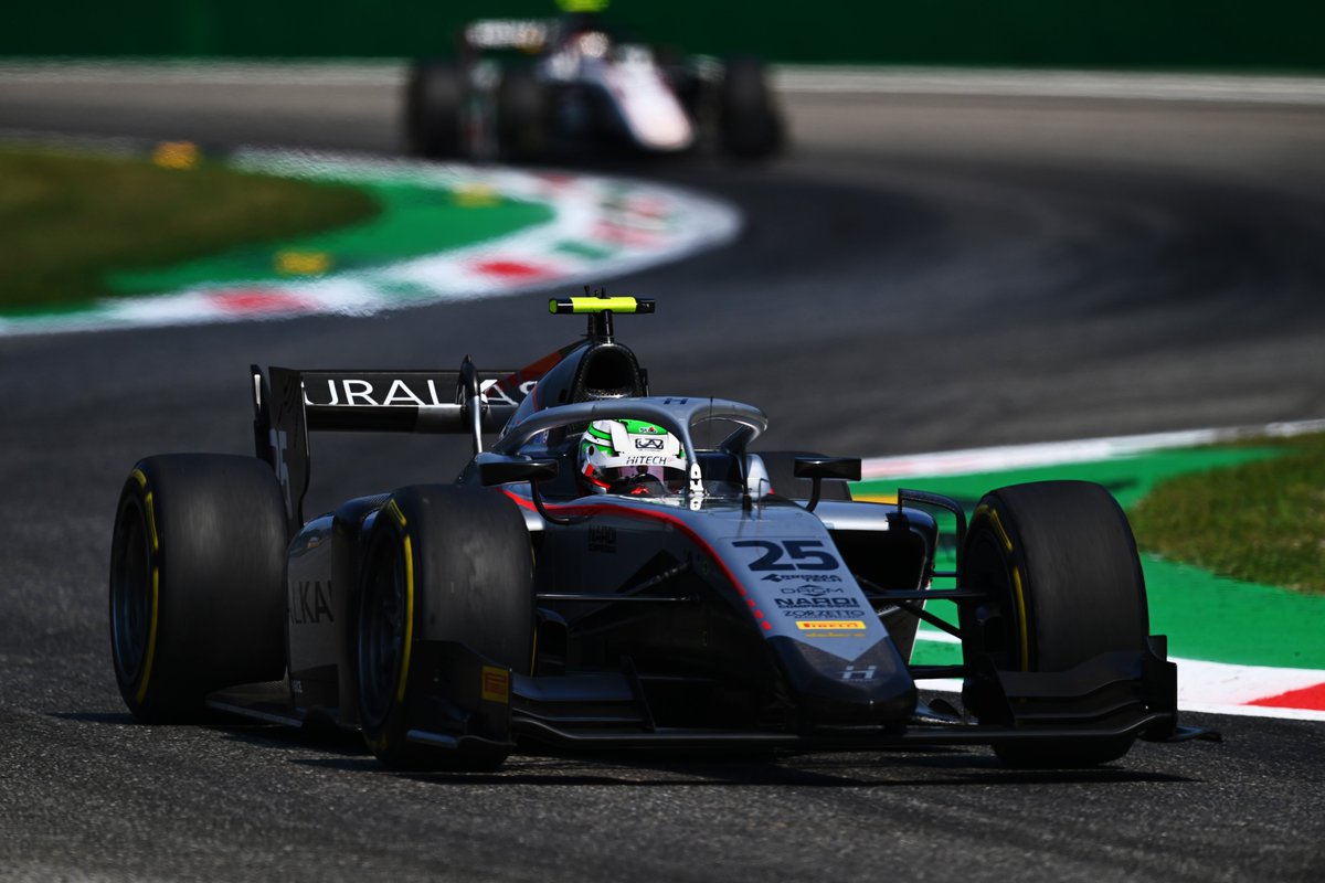 HitechGP's tweet photo. THE BOYS ARE FLYING 🚀

3 minutes on the clock

P3⃣ #LG25 ⏱ 1:32.127
P9⃣ #NM24⏱ 1:32.349

#F2 #ItalianGP https://t.co/e5fcfV3MA3