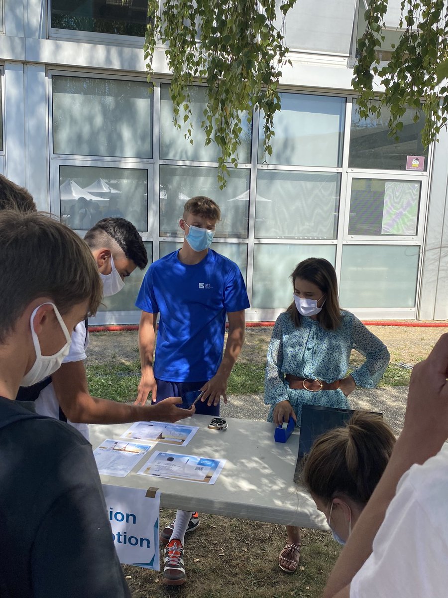 UTTroyes's tweet image. Aujourd’hui, a eu lieu le salon de la vie étudiante organisé par le @BDEUTT sur notre beau campus. L’occasion pour les nouveaux étudiants de découvrir les différentes associations et les services supports de l’@UTTroyes. #engagement #utt #bdeutt #RENTREE2020