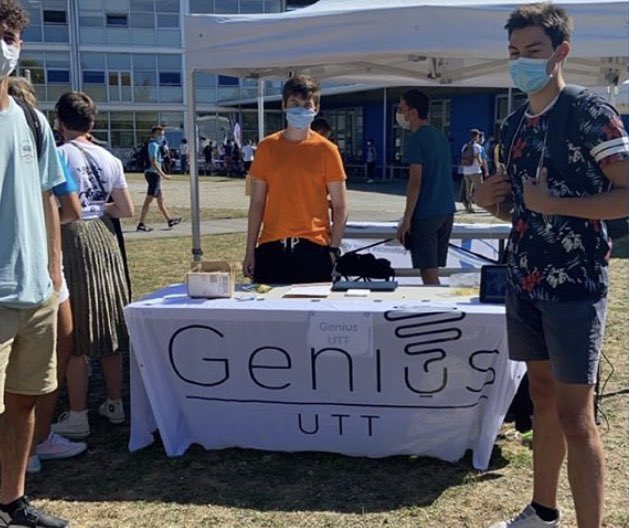 UTTroyes's tweet image. Aujourd’hui, a eu lieu le salon de la vie étudiante organisé par le @BDEUTT sur notre beau campus. L’occasion pour les nouveaux étudiants de découvrir les différentes associations et les services supports de l’@UTTroyes. #engagement #utt #bdeutt #RENTREE2020