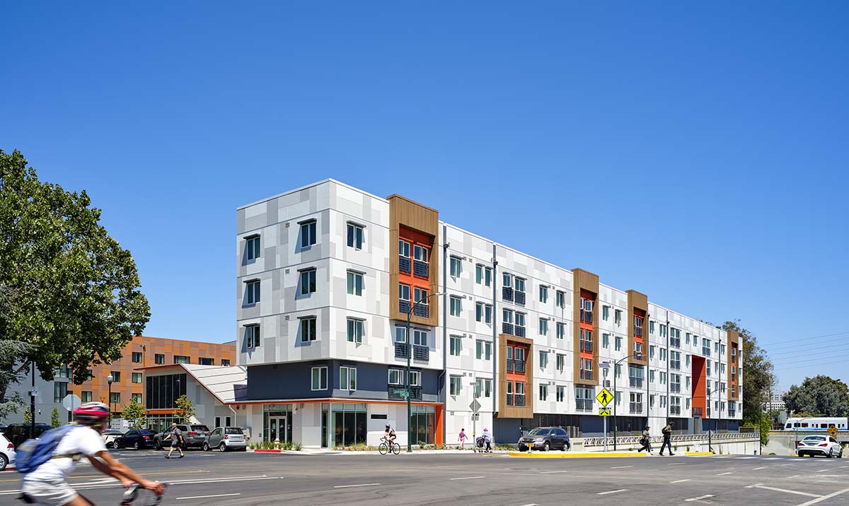GelfandPartners's tweet photo. Park Avenue Apartments - 100 units of affordable senior housing in San Jose. The sustainable design features photovoltaic panels, solar thermal, and enhanced ventilation. @SCC_HousingAuth  #AffordableHousing #SustainableArchitecture #BCorp https://t.co/7vhbTX6klj