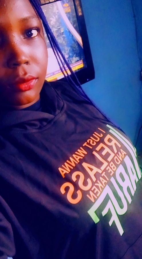 OgehFrank's tweet photo. Felt bored so I decided to rock my #RelassMerch .... @real_mercyeke @mnm_luxury I LOVE THIS HOODIE SO MUCH

Full pics drops soon #MercyEke #Bbnaija
This merch is awesome and nice and comfy and cool https://t.co/VVXEPaxsPf