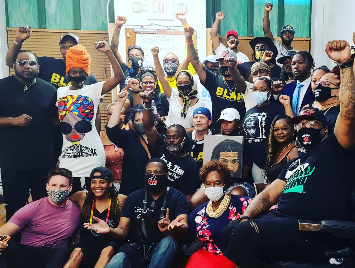 VaunMayesMKE's tweet photo. In Kenosha supporting the local activists and family of #JacobBlake 

#BLAK #ComForceMKE #KenoshaWi #BLM #TimAndTez #UnitedWeWalk #JustinBlake #StephonClarke https://t.co/klvIXtHaD9