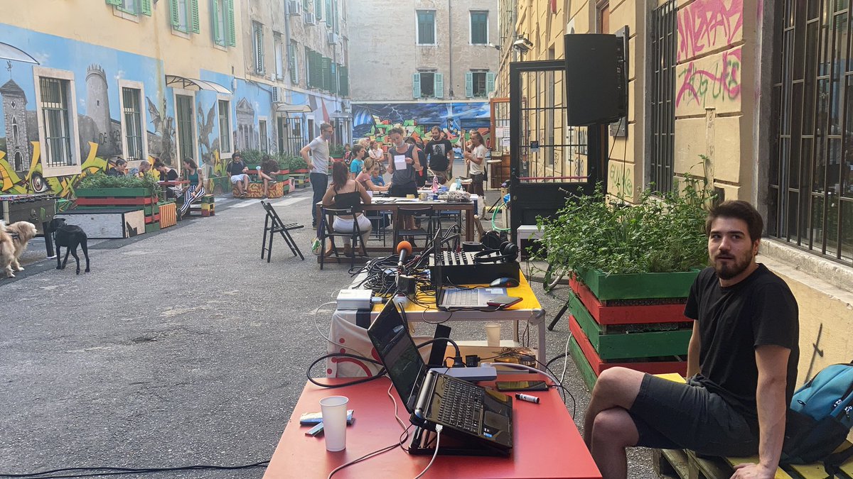 Druženje u Kružnoj počelo, pridružite nam se na sajmu 3N ili se uključite na stream radio-roza.org