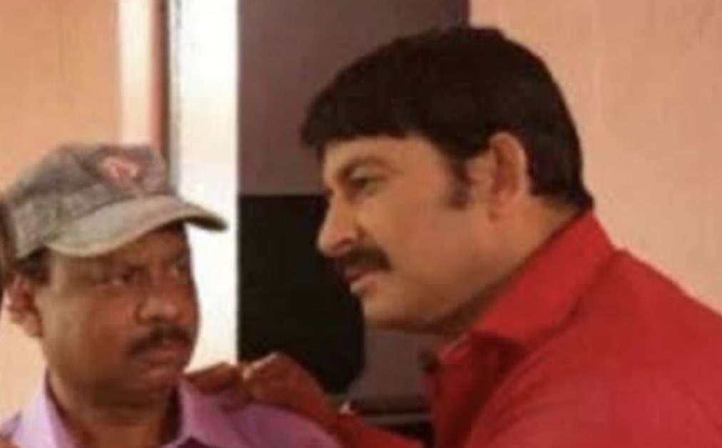 ManojTiwariMP's tweet photo. ओह...नहीं रहे फ़िल्म निदेशक #AslamShaikh भाई... 
बन्धन टूटे ना, धरती कहे पुकार के,जनम जनम के साथ सहित मेरी कई फ़िल्मों के निदेशक असलम भाई के साथ ये तस्वीर बक्सर में ‘औरत खिलौना नाहीं’ के सेट की यादें..2 साल पहले राष्ट्रीय फ़िल्म अवार्ड के जूरी मेम्बर बने थे.. #Bhojpuricinema https://t.co/7jsC6JXibE