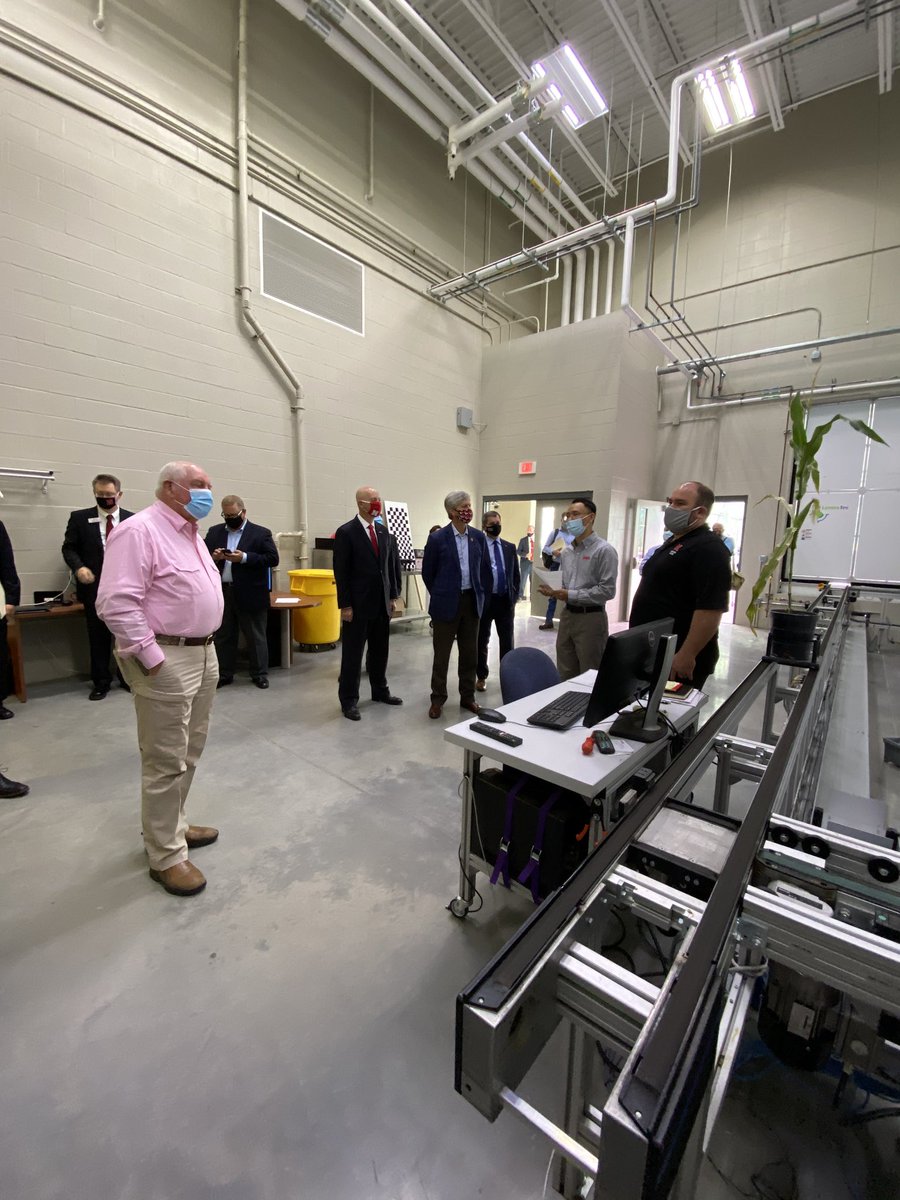 SonnyPerdue's tweet photo. Universities like @UNLincoln help us fulfill our motto to “Do Right and Feed Everyone” Had a great tour &amp; discussion on the real innovative breakthroughs like gene editing and precision ag that’s happening right here in Lincoln w/ @GovRicketts, @RonnieDGreen, &amp; @JeffFortenberry https://t.co/yxXciiGdlr