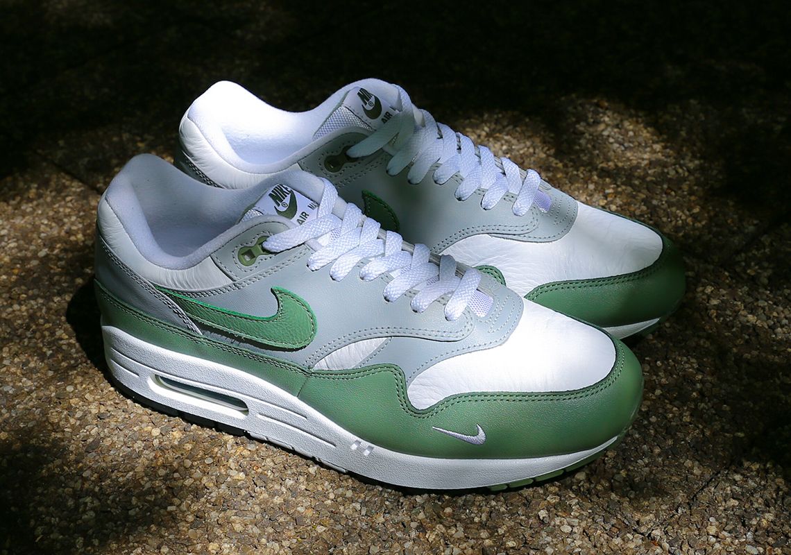 SneakerNews's tweet photo. The Nike Air Max 1 PRM is dropping soon in a "Spiral Sage" colorway https://t.co/oO7F8edSfz https://t.co/mWDnzfHTHW