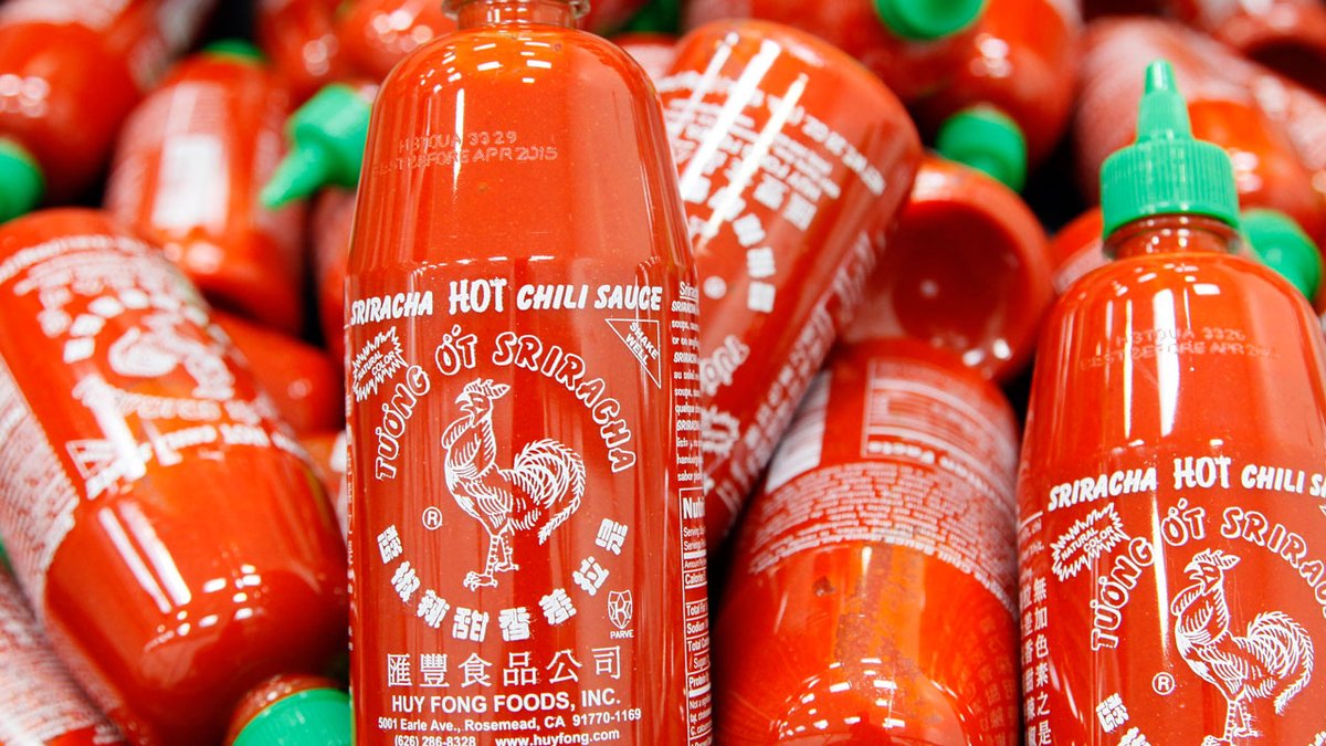 8/ Along the way, Sriracha sauce became an icon with a cult following.People dressed up as Sriracha for Halloween. Lexus made a Sriracha car. People tattooed pictures of Sriracha bottles on their bodies.And in 2009,  @BonAppetit Magazine named it its ingredient of the year.