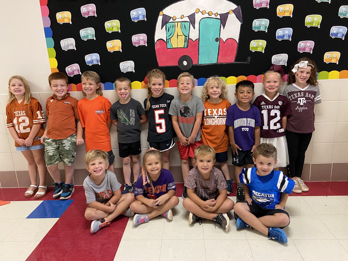 DISDCarson's tweet image. #CollegeColorsDay #carsonstars