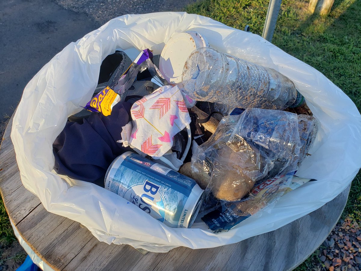 conspiracydojo's tweet image. The sand is getting cold!! Winter is almost here!! Yay!! Remember, snow banks make horrible trashcans. When you go out (anytime of the year) ,bring a bag for your trash. 
#lesstrash #lesspeople #moresnow #moreice #ilovewinter #trashtag 
#PureMichigan
