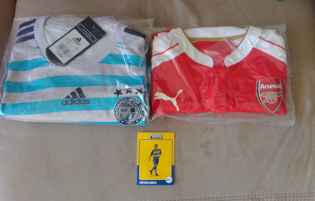 elgranfus's tweet photo. I'm really Happy 😍
New Arrivals at my home, thanks @classicshirts #FusKits https://t.co/9e591FpGeT