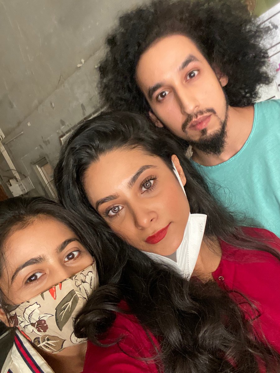 shivkhannaa's tweet photo. Glimpse from Recent TVC shoot for Hero Pleasure campaign. Cheers 🥂 https://t.co/XIJUQckI8C