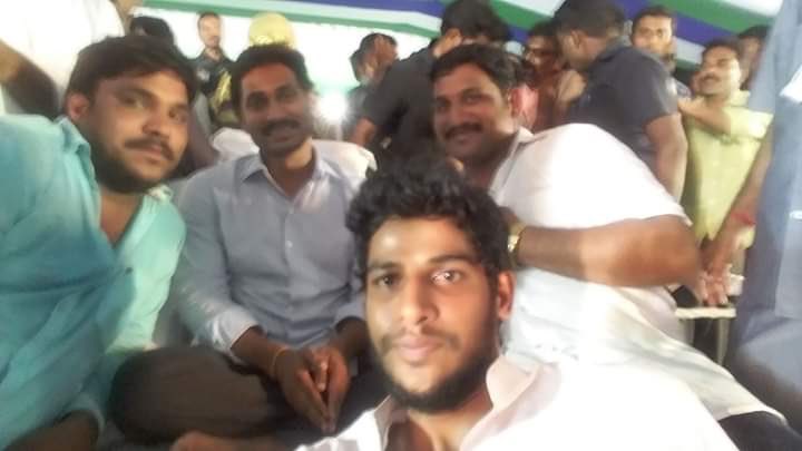 112Saipranay's tweet photo. @SonuSood sir plz help him sir *Help shashikanth to walk*

Shashikanth reddy, Age : 25  has to undergo a surgery for spine injury on 1-9-2020 and cannot afford to pay Rs 6,50,000. Kindly help him to get the surgery done he is from Moti nager ,Hyderabad , Telangana https://t.co/MJW3q8OyGG