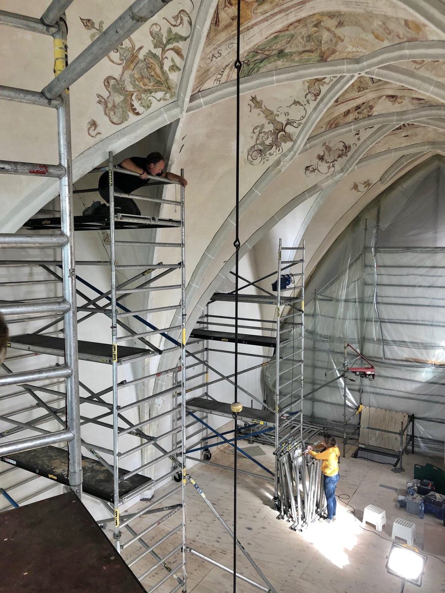 DanielOudman's tweet photo. We zijn weer begonnen fase twee, het zuid transept in de grote #kerk van #Harderwijk. #muurschilderingen #conservatie in opdracht en samenwerking #ouou #bouwhuis en #journee. https://t.co/sjSR523GWl