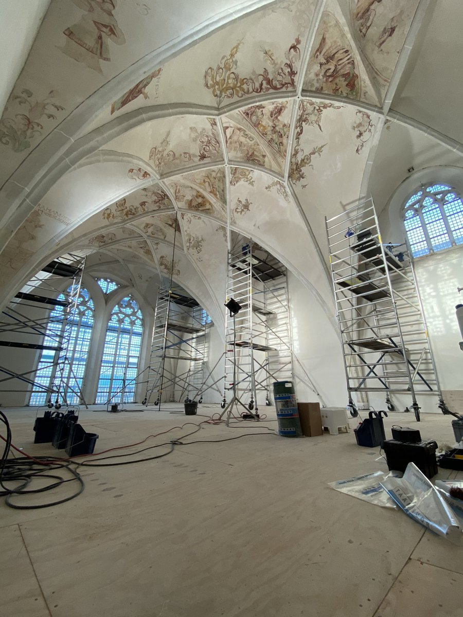 DanielOudman's tweet photo. We zijn weer begonnen fase twee, het zuid transept in de grote #kerk van #Harderwijk. #muurschilderingen #conservatie in opdracht en samenwerking #ouou #bouwhuis en #journee. https://t.co/sjSR523GWl