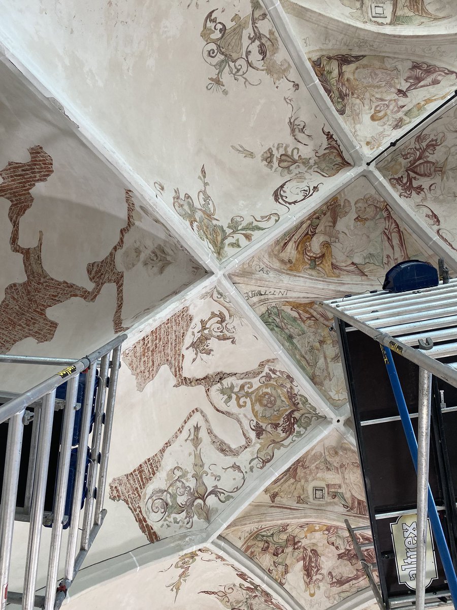 DanielOudman's tweet photo. We zijn weer begonnen fase twee, het zuid transept in de grote #kerk van #Harderwijk. #muurschilderingen #conservatie in opdracht en samenwerking #ouou #bouwhuis en #journee. https://t.co/sjSR523GWl