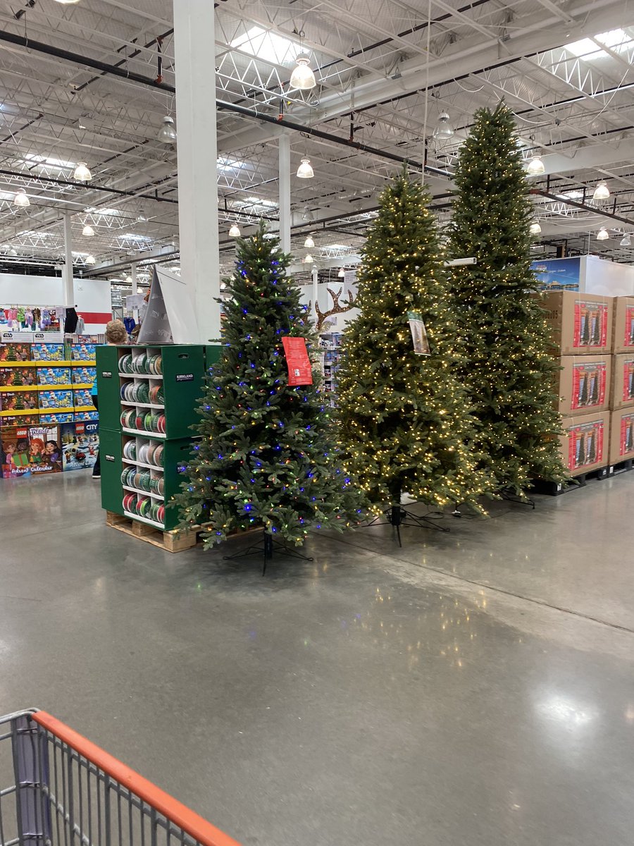 briannacookTV's tweet photo. NOPE!!!! #Costco #rochmn #itisSEPTEMBER https://t.co/AIDLw7QEFB