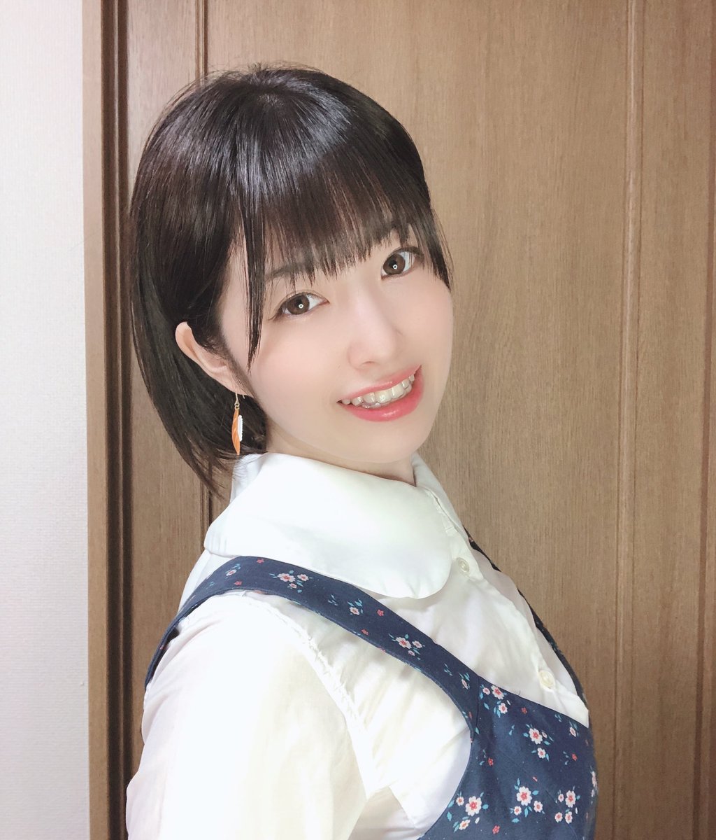 鮭山未菜美 No Twitter 髪の毛全部お任せしたら触覚作って パープル系のアッシュでレイヤー入れたボブにしてくれたンゴ W 誰かの 髪型にめっちゃ似てる と思ってずっと考えてたけど篠田麻里子だった