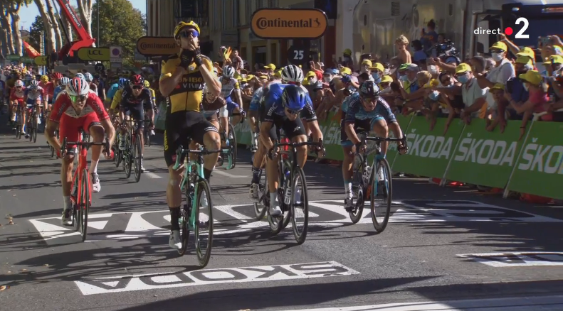 DansLaMusette's tweet photo. On sent que cette victoire est vécue comme un énorme soulagement pour Van Aert, qui vit une saison très difficile. #TDF2020 https://t.co/U4A9u1TZR1