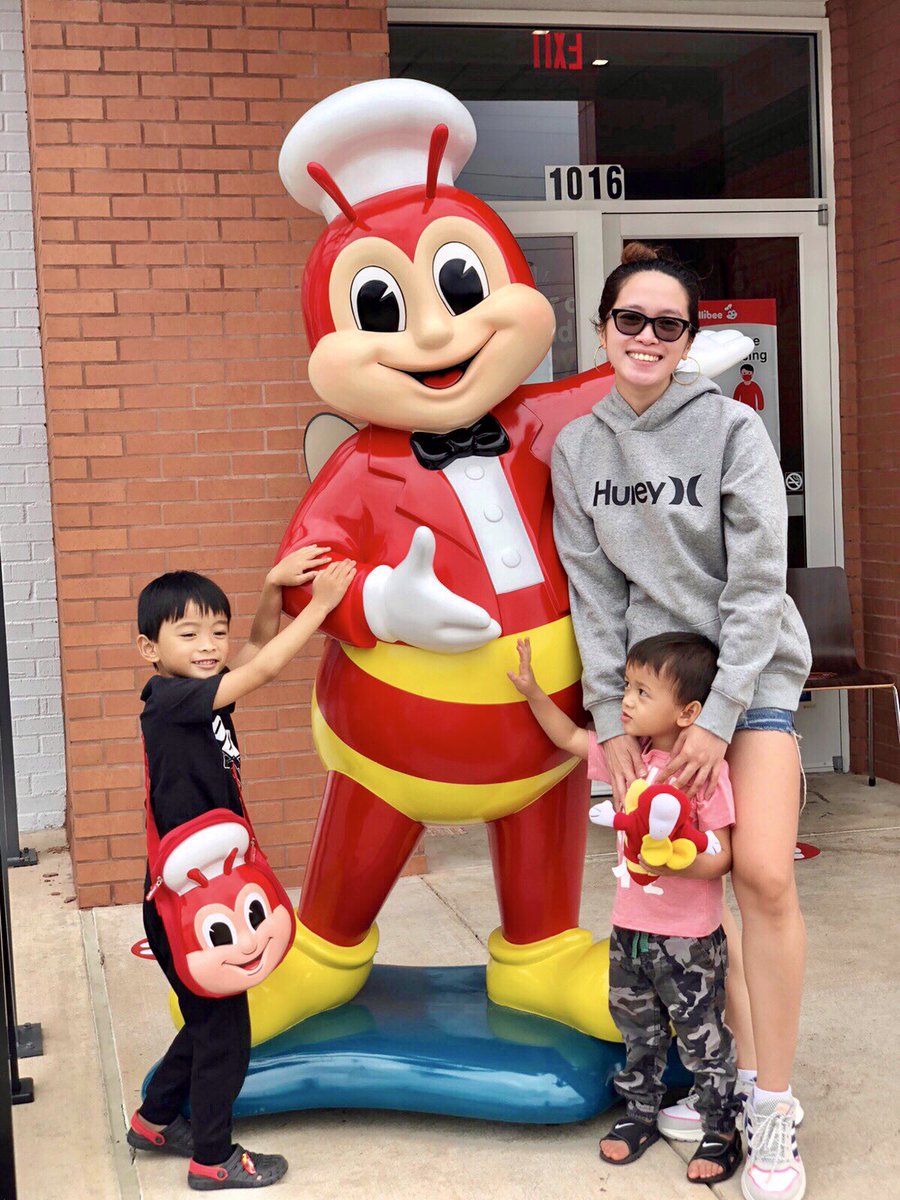 marychrish's tweet photo. Indeed, it was a Jolly day! My little amboys are the happiest when they saw this famous bee. π€ππ¨βπ©βπ¦βπ¦β€οΈ
PS. Masks were taken off for a quick photo op.
#latepost #Jollibee #JollibeeUSA #ProudPinoy #BidaAngSarap #familyday https://t.co/X4ZZLXewDM