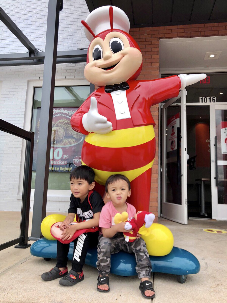 marychrish's tweet photo. Indeed, it was a Jolly day! My little amboys are the happiest when they saw this famous bee. π€ππ¨βπ©βπ¦βπ¦β€οΈ
PS. Masks were taken off for a quick photo op.
#latepost #Jollibee #JollibeeUSA #ProudPinoy #BidaAngSarap #familyday https://t.co/X4ZZLXewDM