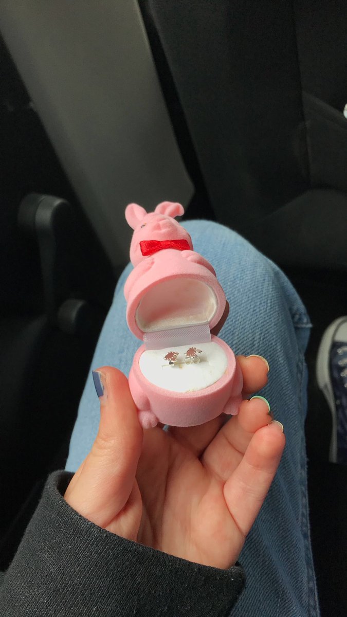 Chloeestock's tweet photo. Message to my future husband : pls propose using this https://t.co/aHmvrAMkhC