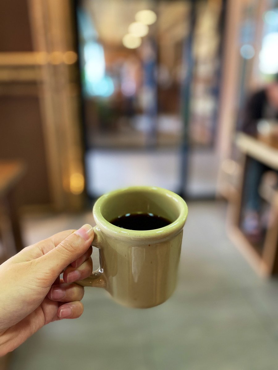 ショウコ On Twitter やっぱりコーヒーで繋がるって最高 今日1時からコーヒー飲み行くけどどう とコーヒー を言い訳に友だちに会いに行って 新しくコーヒーが好きな人と知り合って 最初はコーヒーがああだこうだ話すんだけど 最終的に鬼訳わからん異文化の話に